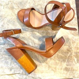 Brown & gold wood grain platform sandal
